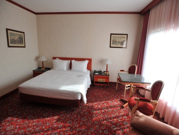 Hotel Russott