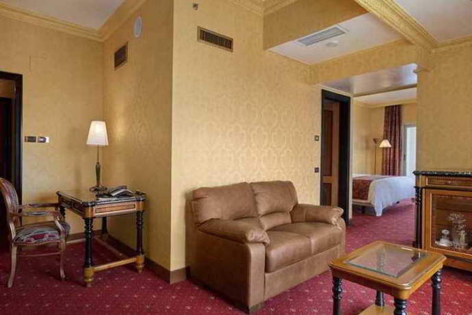 Hotel Russott