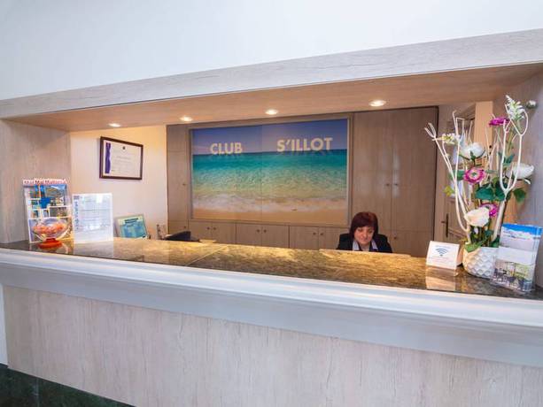 Hotel SIllot, Club