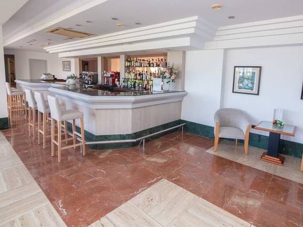 Hotel SIllot, Club