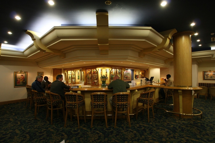 Hotel Safari Court
