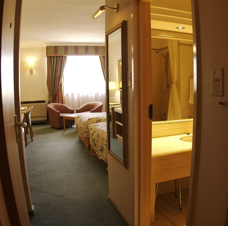 Hotel Safari Court
