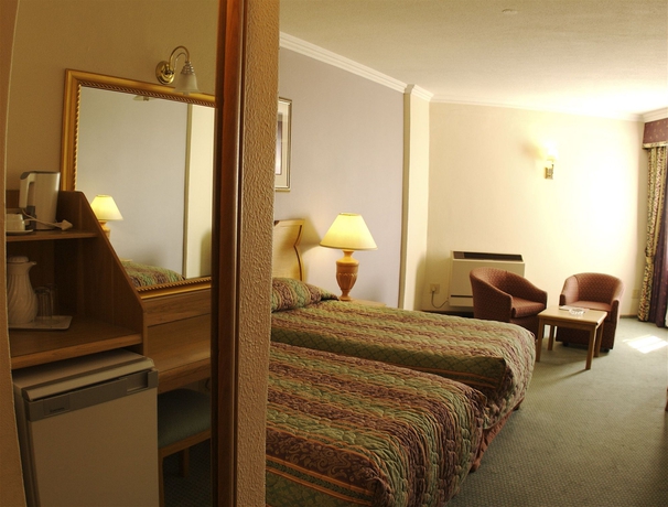 Hotel Safari Court