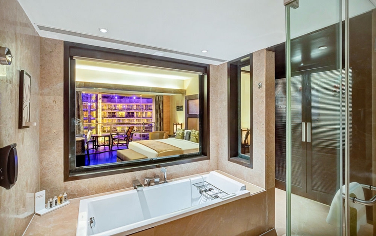 Hotel Sahara Star