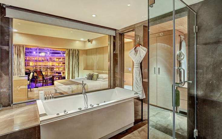 Hotel Sahara Star