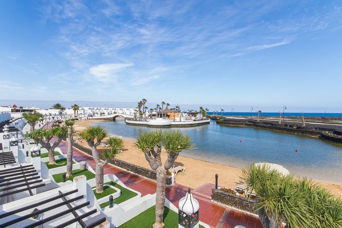 Hotel Sands Beach Resort