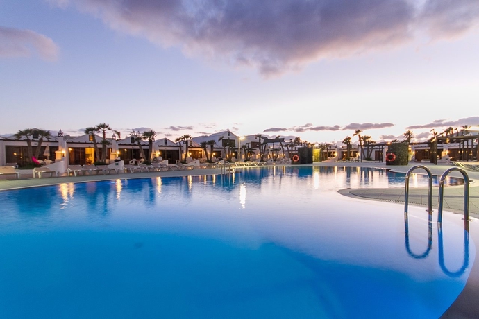 Hotel Sands Beach Resort