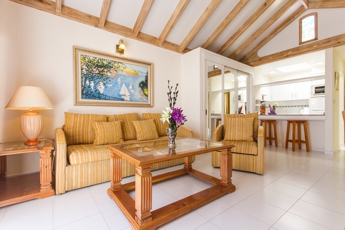 Hotel Sands Beach Resort