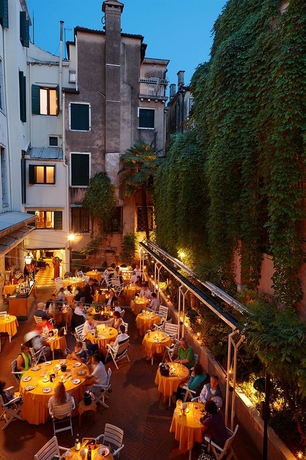 Hotel Saturnia International