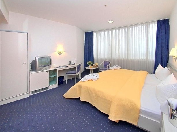 Hotel Senator