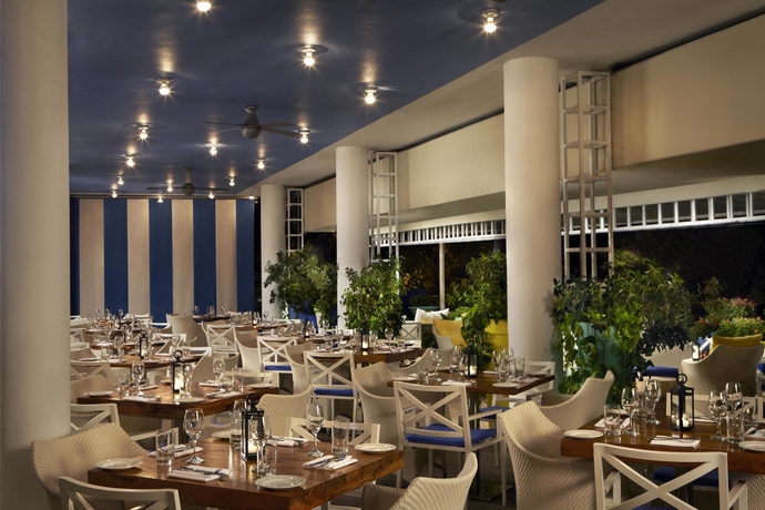 Hotel Shore Club