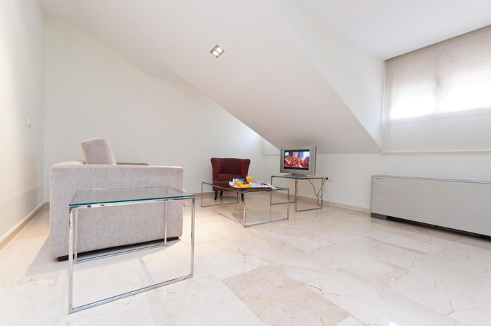 Hotel Suites 33