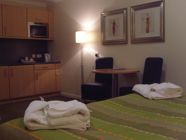 Hotel Summerhill And Suites
