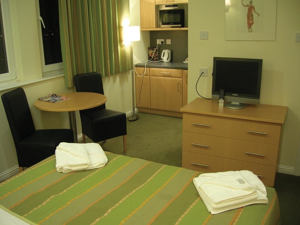 Hotel Summerhill And Suites