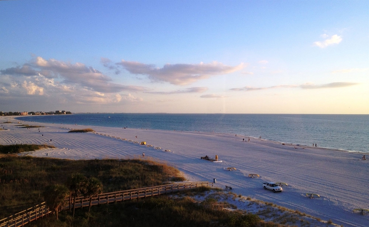 Hotel Sunset Vistas Beachfront Suites