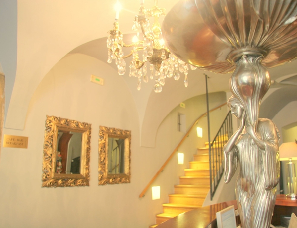 Hotel THE GOLDEN WHEEL
