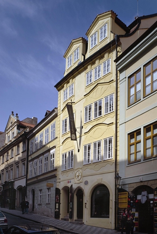 Hotel THE GOLDEN WHEEL
