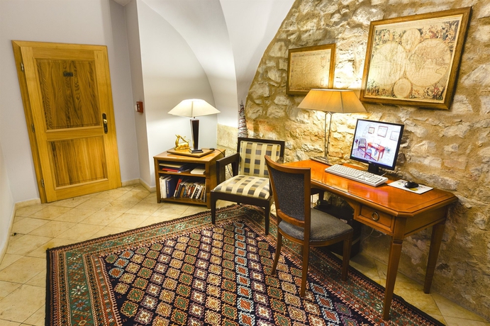 Hotel THE GOLDEN WHEEL