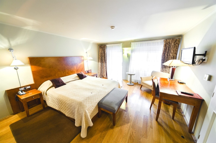 Hotel THE GOLDEN WHEEL