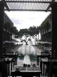 Hotel The Oasis Beach Resort & Spa