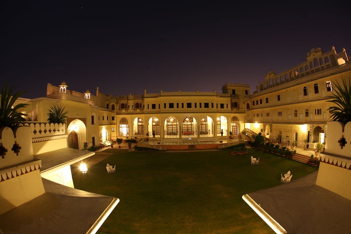 Hotel The Raj Palace