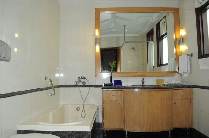 Hotel The Residence-panchsheel Park
