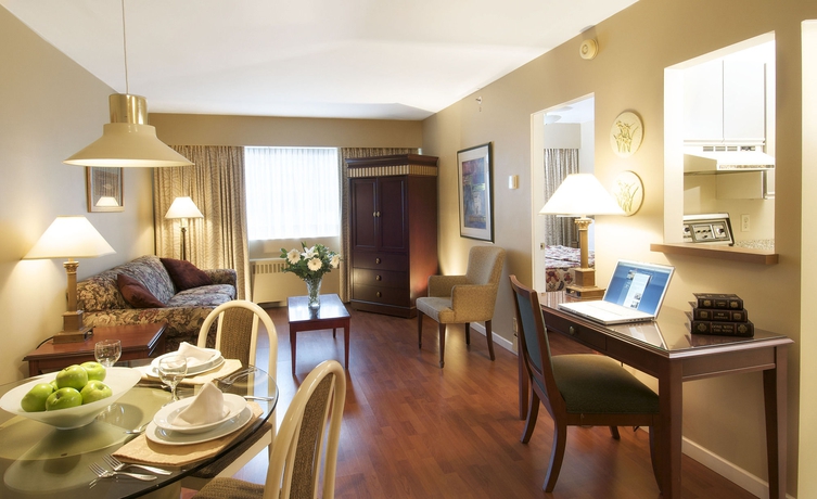Hotel The Rosellen Suites at Stanley Park