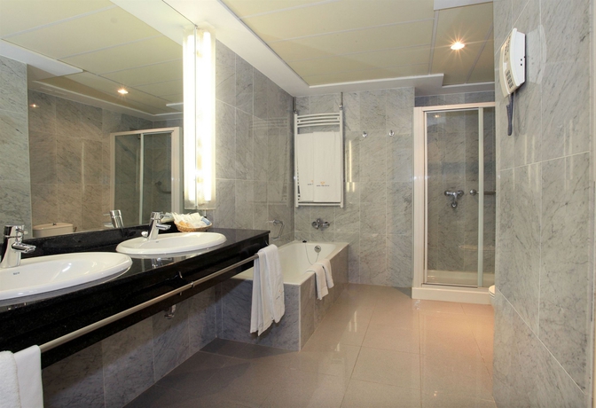 Hotel Tres Reyes-iruña Palace