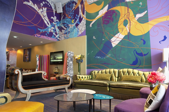 Hotel Triton