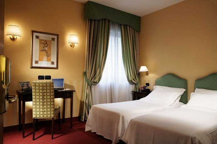 Hotel Tritone