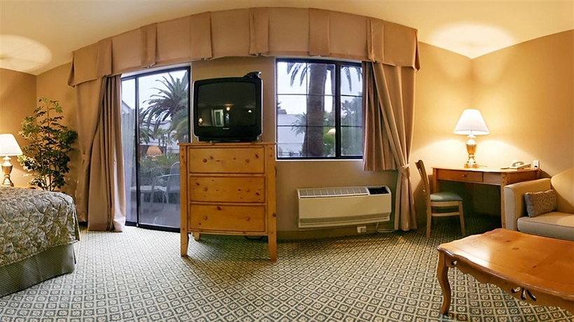 Hotel Tuscany Suites & Casino