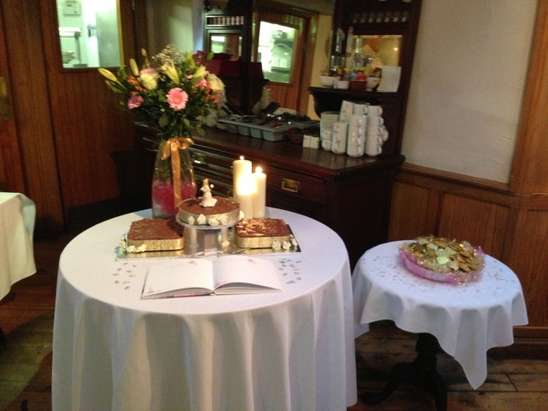 Hotel Uppercross House
