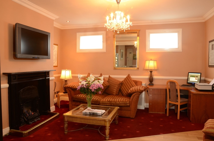 Hotel Uppercross House
