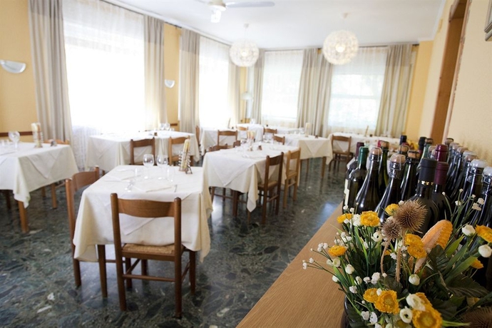 Hotel Villa Moderna (salsomaggiore Terme)