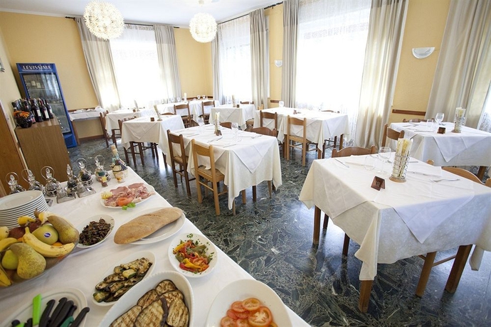 Hotel Villa Moderna (salsomaggiore Terme)