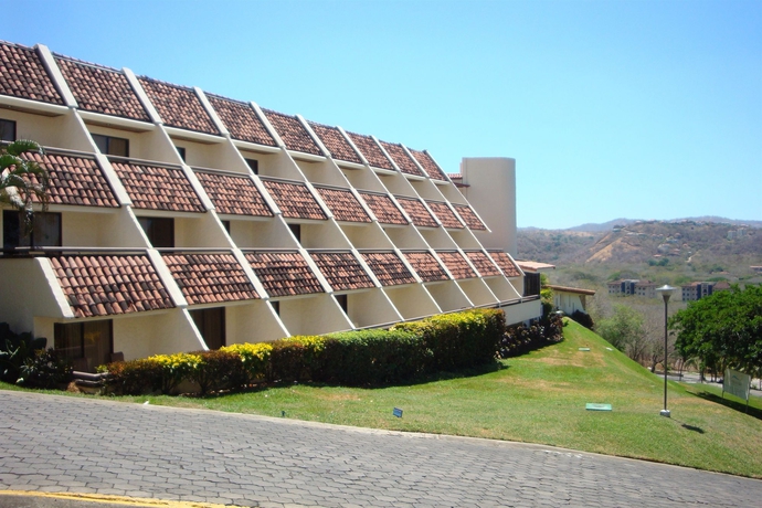Hotel Villas Sol and Beach Resort