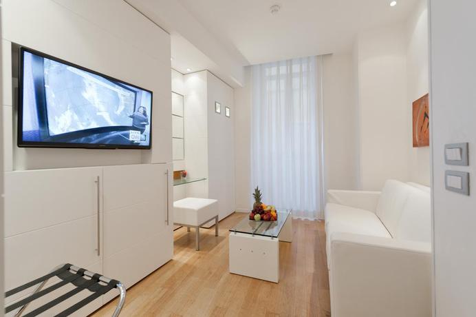 Hotel White