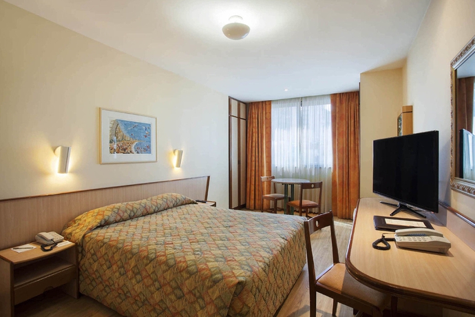 Hotel Windsor Plaza