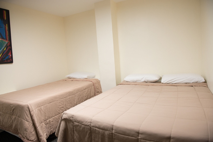 Hotel YMCA Flushing - Shared Bathroom
